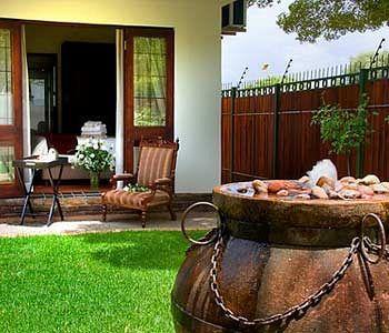 A White Rose Guest House Bloemfontein Exterior photo
